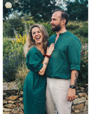 Kristína Tormová Instagram - .
milujem svadby! aj tohto pána. aj náš mečimeči look, aj tie moje @takitak.sk šaty!

@thetolerantcook nás včera cvakla na NikolíkovskoVedátorovskej svadbe 💚