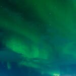 Kristina Kosheleva Instagram - Сияющая ночь ✨🌌 Приехать и увидеть северное сияние это не моя мечта, а мечта других миллионов людей, которые может загадывали её на Новый год, или на День Рождения. Кучу сторис, рилс и фоток можно увидеть по хештегам и отметкам, которые выкладывались и до этого, такого же, поста). Быть может большинство вообще едет за всем этим чудом, только что бы наснимать видео для соц.сетей🤷🏽‍♀️ (кстати тут 0% осуждения🫨) Ведь на этот раз «так же как у всех» случилось нежданно-негаданно) и пожалуй это самая удачная партия в поддавки. Поэтому заявляю, что северное сияние одно из самых красивых явлений, что я видела! И увидеть его еще раз, у меня точно в планах) Teriberka 18/01/24