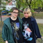 Kristina Kosheleva Instagram - Коллекция принтов ‘родом из детства’ @kosheleva.aveleshok x @mumiytroll.shop x @lokmoky — Все мы родом из детства. Но какие воспоминания, игрушки и игры мы берём с собой во взрослую жизнь? Какие именно события повлияли на нас и сделали нас теми, кем мы являемся? Что из детства влияет на нас взрослых? Принты новой коллекции именно об этом. Это выдуманное воспоминание о детстве, играх и мечтах по мотивам песен Ильи Лагутенко. 🪁🛹🏃🏽