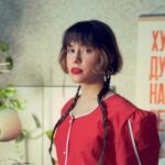 Kristina Kosheleva Instagram - Первое. 30 марта концерт в Москве. Билеты ищи в шапке профиля🩵 Второе. На этой неделе выйдет новая песня 🪁 Третье. @na_svezhuyu_golovu спонсор моей афигенной прически)