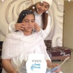 Kristina Patel Instagram - Dear mom, Winters are always a reminder of your warm hugs and bright smiles. Growing up, these hugs have not only made the cold winters pleasant, but also some really difficult moments in life, rather smooth. This season is incomplete without these hugs and stealing those occasionally cheek pulls. I miss how applying the Pond’s cold cream was a reason for you to pull my cheeks and shower me with love in those tiny moments. Will never get enough of this! Yours truly, Kristina Go ahead and recreate your #GooglyWooglyWooksh moment with your favorite person and send it to @pondsindia and me! #GooglyWooglyWooksh #PondsIndia #feelitreelit