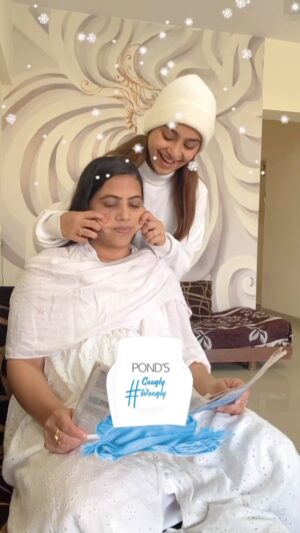 Kristina Patel Instagram - Dear mom, 

Winters are always a reminder of your warm hugs and bright smiles. Growing up, these hugs have not only made the cold winters pleasant, but also some really difficult moments in life, rather smooth. 

This season is incomplete without these hugs and stealing those occasionally cheek pulls. I miss how applying the Pond’s cold cream was a reason for you to pull my cheeks and shower me with love in those tiny moments. 

Will never get enough of this! 

Yours truly, 
Kristina 

Go ahead and recreate your #GooglyWooglyWooksh moment with your favorite person and send it to @pondsindia and me!
#GooglyWooglyWooksh #PondsIndia #feelitreelit