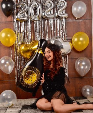 Kristina Patel Instagram - Happy New Year! May 2022 be an extraordinary one May the New Year bring you happiness, peace, and prosperity hope all your dreams come true in 2022 .. 🥳🥳
.
.
.
#explore #celebration #cute #party #newyear #happynewyear