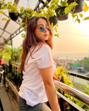 Kristina Patel Instagram - Golden hour is my happy hour.♥️
.
.
#kristina #sunset #love #white #cute #explore #ootd #instalike #instafashion #feelings