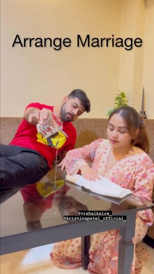 Kristina Patel Instagram - Arrange marriage vs love marriage.😅 
@kristinapatel_official_ 
.
.
.
.
.
.
#explore #vishalkalra #reelsindia #comedyvideos #krishal #kristinapatel