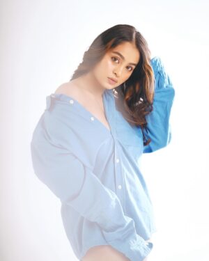Kristina Patel Instagram - Don’t look at caption , look at me 💙
.
Clicked by : @kapilcharaniya 
Mua - @ar_111ash @makeup_by_vinnie 
.
.
.
#kristinapatel #explore #cute #insta #instalike #instafashion #newpost