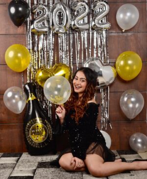 Kristina Patel Instagram - Happy New Year! May 2022 be an extraordinary one May the New Year bring you happiness, peace, and prosperity hope all your dreams come true in 2022 .. 🥳🥳
.
.
.
#explore #celebration #cute #party #newyear #happynewyear