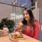 Kristina Patel Instagram – Elevate your dining experience with a pool view and a feast of their signature dishes where every bite is a taste of perfection♥️
.
Must visit if you are in Mumbai @blanco_bandra 
.
#kristinapatel #nice #goodvibes #explore #restaurantinmumbai #foodblogger