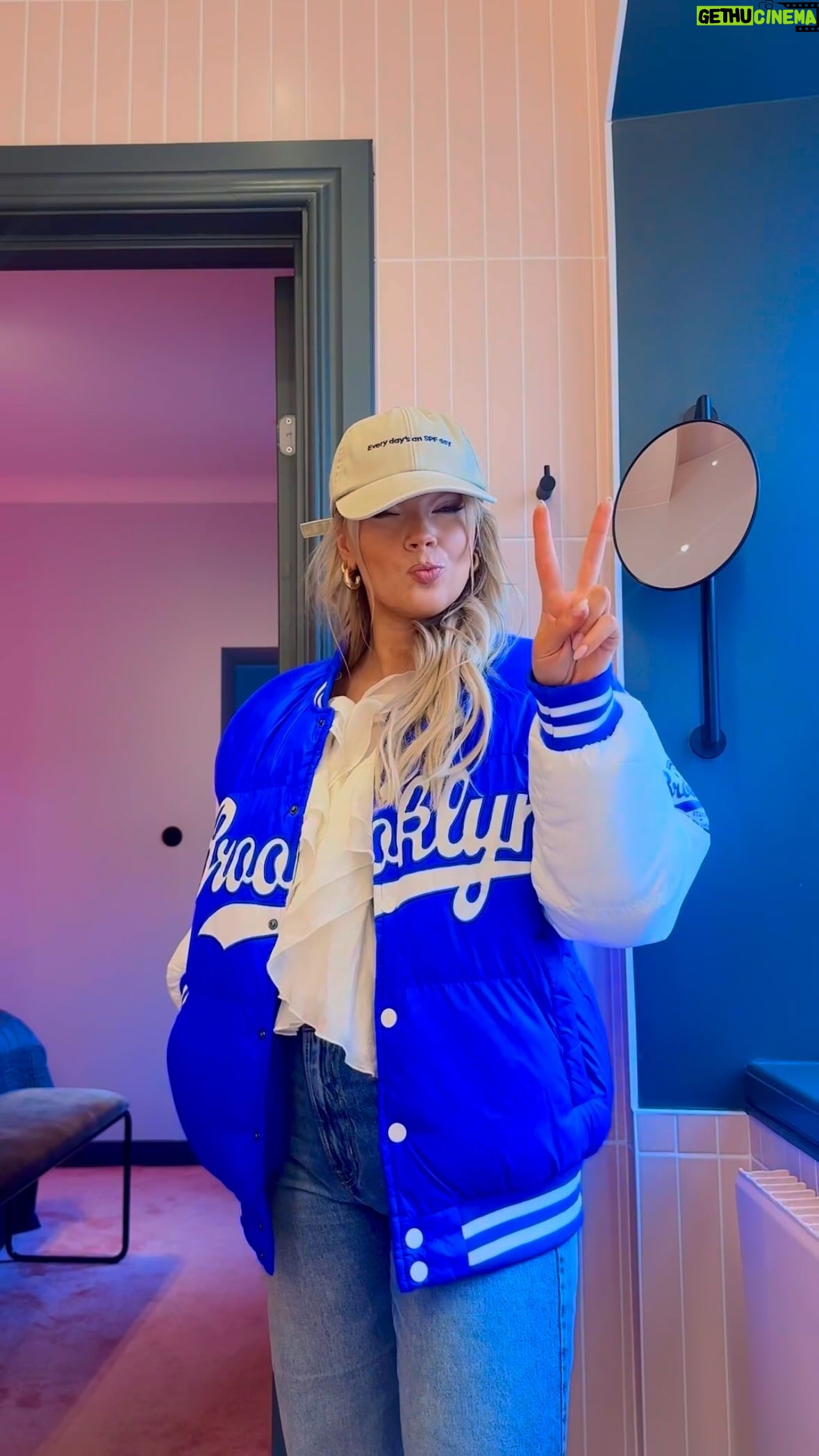 Kristina Petrushina Instagram - I betalt samarbete med @nivea đ Ăr sĂ„ stolt över att vara ambassadör för NIVEA đ„čđ«¶ DĂ€rför vill jag ta tillfĂ€llet i akt att upplysa er alla om att anvĂ€nda SPF (solskydd!!!) nu nĂ€r vĂ„ren smyger sig pĂ„. Men Ă€ven sommaren! Vintern! Hösten! SPF i ansiktet Ă€r ett mĂ„ste Ă„ret om!âđŒDuh! Ăven om man inte kan tro att man behöver det nĂ€r man bor i Sverige - ack sĂ„ fel man kan ha! Jag sjĂ€lv anvĂ€nder NIVEA SUN Sensitive SPF 50. SĂ„ja!!! Ut med er nu och njut av en bulle eller tvĂ„!  Puss och kram er sol-mamma đ«Ąâïž