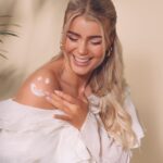 Kristina Petrushina Instagram – Reklam för @nivea 💙

Nu är fröken Soldoktorn på er igen!!!! ☀️ Men ni glömmer väl inte SPF när ni är ute och flänger och far? Inte bara utomlands men även här hemma. Titta bara så glad och belåten jag är när jag tar hand om min lilla hud. Vi har ju trots allt endast en – för resten av livet! Ärligt nu, hur många av er använder solskyddsfaktor dagligen? Handuppräckning! 🙋🏼‍♀️☀️