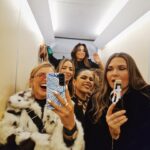 Kristina Petrushina Instagram – Tjejer: ÄGER! 👯‍♀️💕🪩🫶💅🏼🥰