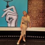 Kristina Petrushina Instagram - Här sitter jag och väntar på ljugarbänken!