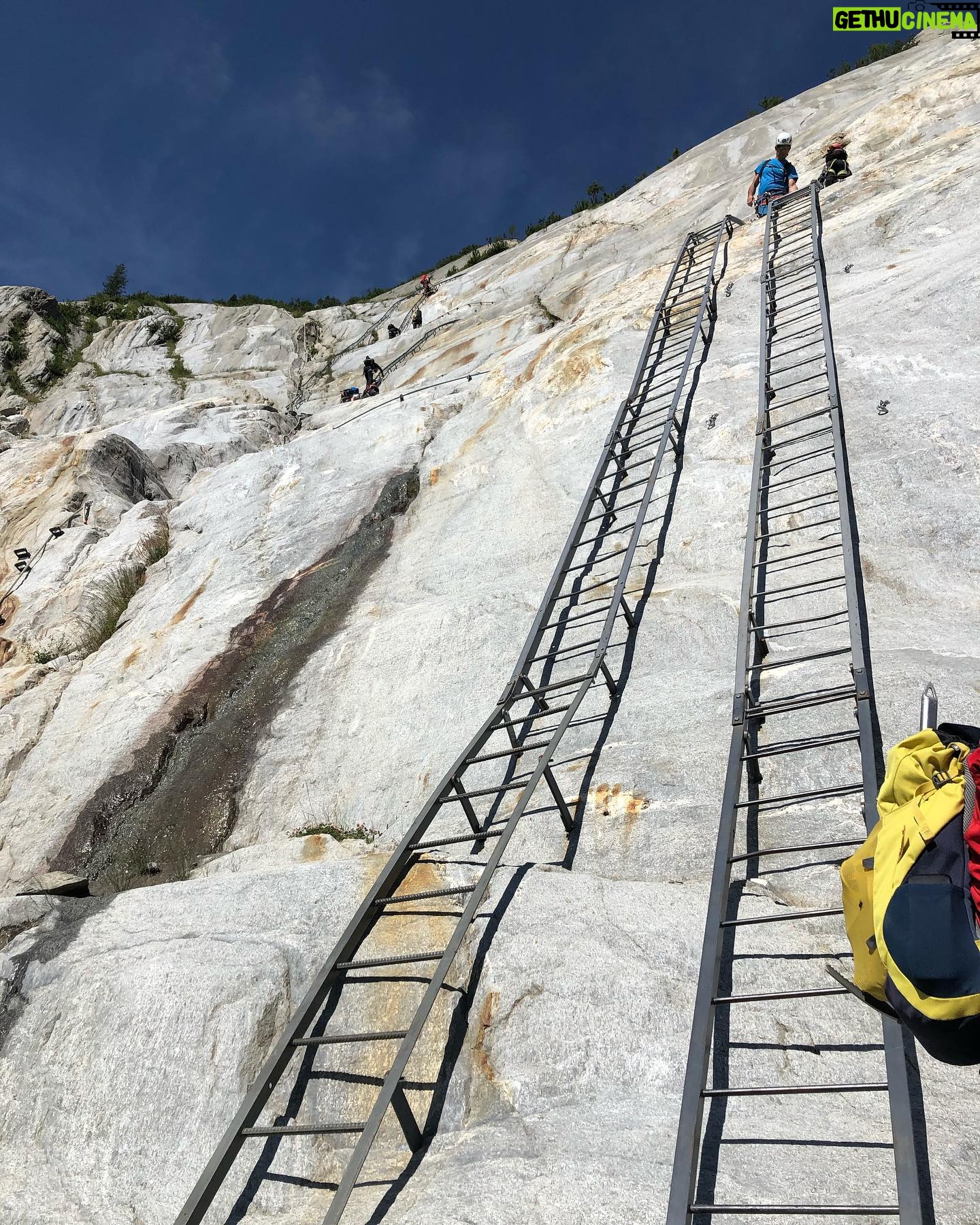 Kristina Tonteri-Young Instagram - *don’t look down #écoledeglace