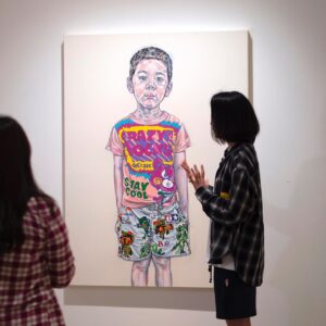 Kristy Cha Ray Chu Instagram - 前幾天布展，看著作品一幅幅的掛上牆，激動的說不出話，它們每一幅畫都是我的寶貝，投入了很多精力，數不盡的夜晚（其中好幾幅畫了3個多月），常常畫到看不見盡頭，不知道自己這麼拼是為了什麼？

終於，這一天要來了，我必須誠實的說，外表看起來很有自信（其實心裡緊張到不行），我還是需要你們的鼓勵，希望大家都能來看我的畫、來支持我，我們5/7開幕見～

曲家瑞個展
2022/5/4-5/28

開幕
2022/5/7(六)
2:00pm-5:00pm

地址
誠品畫廊
台北市信義區菸廠路88號B1

開放時間
週二~週六
11:00am~7:00pm
(週日、週一公休)
@eslitegallery #誠品畫廊 

#每一幅都毫無保留
#每一幅都是唯一
#距離開幕倒數六天
#免費入場
#為我加油