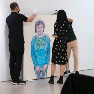 Kristy Cha Ray Chu Instagram - 前幾天布展，看著作品一幅幅的掛上牆，激動的說不出話，它們每一幅畫都是我的寶貝，投入了很多精力，數不盡的夜晚（其中好幾幅畫了3個多月），常常畫到看不見盡頭，不知道自己這麼拼是為了什麼？

終於，這一天要來了，我必須誠實的說，外表看起來很有自信（其實心裡緊張到不行），我還是需要你們的鼓勵，希望大家都能來看我的畫、來支持我，我們5/7開幕見～

曲家瑞個展
2022/5/4-5/28

開幕
2022/5/7(六)
2:00pm-5:00pm

地址
誠品畫廊
台北市信義區菸廠路88號B1

開放時間
週二~週六
11:00am~7:00pm
(週日、週一公休)
@eslitegallery #誠品畫廊 

#每一幅都毫無保留
#每一幅都是唯一
#距離開幕倒數六天
#免費入場
#為我加油