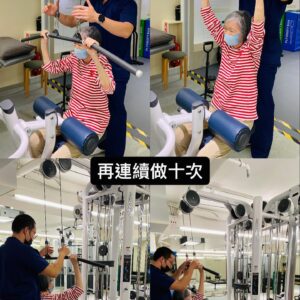 Kristy Cha Ray Chu Instagram - 三年前媽媽在家中跌倒，動了一個髖關節手術，感謝當時的骨科吳仲鼎醫師（現為康寧副院長），手術順利亦如期康復，吳副院長推薦媽媽去一間團體復健中心，但因為疫情正值高峰，我們做子女擔心她的身體，便打消了這個念頭，卻沒有預測到老人家長時間待在家裡、無法出門，對她的身體心理產成了一些影響。

一年前，開始察覺到媽媽有了一些改變，一開始我還不懂為什麼，只覺得她怎麼一直待在房間，話越來越少，之後狀況越來越明顯，媽媽的食慾也越來越差，有一段時間我還會氣她，為什麼注意力不集中？為什麼妳做什麼都提不起勁呢？

直到一次不小心看到媽媽在浴室洗澡的背影，當下才驚覺她突然瘦了好多，我這個做女兒的怎麼這麼粗心，沒有更敏感，即早發現她身心狀態的下滑，便立即跟姊姊弟弟討論、詢問身邊朋友、上網找資料、查相關的案例，終於，皇天不服苦心人（老天疼惜），幾週後接觸到開啟媽媽全新人生的物理治療。

原本媽媽是非常抗拒的，她認為自己又沒有病，為什麼要來找物理治療師？（還是我盧了半天，半哄半騙才把她帶來），記得那天我們在診間外等，有一對母女走出來，媽媽突然笑了，我抬頭一看，她們倆根本就是我們母女倆的翻版（女兒攙扶著年邁母親），當下的直覺就是我們來對地方了。

第一次見到陳曉謙物理治療師，他很有耐心地跟媽媽聊天、聽她說話，立刻化解了她心中的不安與尷尬，接著幫媽媽做了一系列的體能評估與耐力測試，且不斷地給予鼓勵，我可以感覺到媽媽卸下了心防，不但沒有排斥，也願意報名來跟曉謙治療師上一堂課。

不僅是物理治療，曉謙還安排做了骨質密度檢測，邀請營養師加入，為媽媽日常飲食的營養攝取做了全面的說明（針對我媽這種挑食又不愛喝水，非常重要）。

相信嗎？從去年10月13日第一堂課開始，媽媽持續一週至少1～2次的課程，至今七個月從未間斷。

很慶幸媽媽的每一個第一次，我都有參與到（全程見證），從第一次踢足球，第一次練習前傾，第一次跨越障礙物，到第一次上下平衡球，第一次TRX Row拉力訓練，第一次單腳站超過5秒，第一次閉眼睛站一直線10秒鐘，第一次的滑輪下拉，第一次不依賴輔助自己上下樓梯，第一次踏上跑步機大步走5分鐘。

這些原本對媽媽或許沒有那麼難，但手術後她的心裡有一部分是害怕的，多半是來自於擔心再次跌倒而不敢從事很多活動，以至於逐漸退縮到不願意走出去，身體狀況自然就越來越差，因此需要依靠物理治療去喚醒那些被遺忘的身體記憶。

看著她這幾個月來一點一點的進步，不僅要感謝專業又有愛心的曉謙治療師（一個步驟一個步驟帶著媽媽，依她的體能慢慢調整，做強度的拿捏），我也好佩服媽媽（對一個85歲的女性而言，已經是超極限挑戰），我知道她這麼努力想要好，最終的希望是能多陪在我們兒女還有孫子女的身邊。

曉謙總是給媽媽滿滿的正能量與鼓勵，“很好！100分，曲媽媽又進步了！”，“有我在，妳別擔心”，“很棒，我們再做一次！“，“妳越不用它，就越不能用了歐”，”台灣做過統計，85歲以上能夠單腳金雞獨立站五秒，妳已經是前30名！“

曉謙給予媽媽很大的信念，他帶著媽媽躺在地上，抬屁股練大腿肌，鍛鍊媽媽手臂的拉力，教導媽媽試著從慢慢蹲下、跪、坐在地上到再站起來，以及無預警來自四面八方的推力測試。

這些都在訓練遇到狀況的即時反應，他要媽媽別驚慌，因為她已有足夠的肌耐力讓身體平衡，假使再跌倒，也可藉由周圍桌椅的輔助，原地支撐自己站起來。這不僅給媽媽打了一劑強心針，我們做子女的也有更多這方面的知識，能在突發的當下輔助她。

因次無論再累、流再多汗，媽媽臉上總是洋溢著笑容，曉謙不僅把媽媽的體能鍛鍊好，她失去的自信也慢慢找回來了，忘了一提，上週量體重增加了4公斤多（我當場尖叫），這對媽媽亦是很大的激勵。

有時候媽媽有心事，曉謙也會趁著做運動的空擋，來個心靈交流的Talk，我常常一旁看了都很感動（不好意思打擾他們），最近一次是他鼓勵媽媽要多出去跟老朋友聚聚，兩個人聊著聊著媽媽流下了眼淚，當下我真的嚇到，因為媽媽從不在我面前哭過，就算之前髖關節骨折痛到不行，都強忍著淚水。

只能說，曉謙絕對不僅僅是一位優秀的物理治療師，他更在乎媽媽的心理狀態，是一位很用心對待學生的老師。

像我說話太直接，很多時候明明出自善意卻常常跟媽媽起衝突，他會特別提醒我， 年紀大的人心裡都會比較脆弱（又愛面子），要多給她們空間與時間去消化一些新的觀念，不要硬把自己認爲的好，強壓在她們的身上。

他說假使台灣能夠更早有這方面的意識，他最思念的爺爺，晚年或許就不會一直臥床，這也是他決定投入物理治療很大的一個關鍵。

我也希望能夠幫助更多類似我母親情況的年長者，只要妳你願意跨出第一步，絕對有機會讓自己回到原本的生活，重拾信心（當然要視每個人的狀況，且心裡的那個坎是最難的）。

寫到這裡，我轉身問媽媽有什麼話想跟曉謙講，她說：『曾經以為不可能，現在已經能自己走路....』，說著說著突然停了，我這才發現她鼻子紅紅的，望著她，我知道媽媽對曉謙的感謝，一切盡在不言中。

#祝媽媽母親節快樂
#祝全天下的媽媽阿嬤母親節快樂
#妳們都要健健康康
#感謝陳曉謙物理治療師
#你是媽媽的天使
#感謝邦耀物理治療師
#物理治療開啟媽媽術後新人生