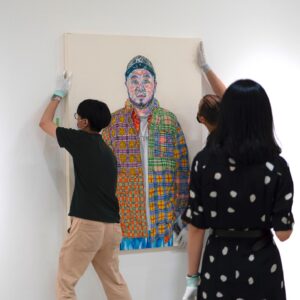 Kristy Cha Ray Chu Instagram - 前幾天布展，看著作品一幅幅的掛上牆，激動的說不出話，它們每一幅畫都是我的寶貝，投入了很多精力，數不盡的夜晚（其中好幾幅畫了3個多月），常常畫到看不見盡頭，不知道自己這麼拼是為了什麼？

終於，這一天要來了，我必須誠實的說，外表看起來很有自信（其實心裡緊張到不行），我還是需要你們的鼓勵，希望大家都能來看我的畫、來支持我，我們5/7開幕見～

曲家瑞個展
2022/5/4-5/28

開幕
2022/5/7(六)
2:00pm-5:00pm

地址
誠品畫廊
台北市信義區菸廠路88號B1

開放時間
週二~週六
11:00am~7:00pm
(週日、週一公休)
@eslitegallery #誠品畫廊 

#每一幅都毫無保留
#每一幅都是唯一
#距離開幕倒數六天
#免費入場
#為我加油