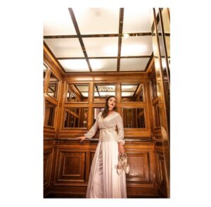 Kristýna Leichtová Instagram - KRISTÝNA LEICHTOVÁ
@kristyna__leichtova 

Make up @zaura_mua 
Vlasy @franckprovostcz 

@grandhotelpupp

#svetloastin 
#portraitphotography 
#kristynaleichtova