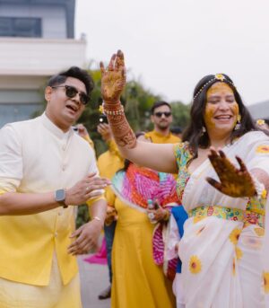 Kritika Avasthi Instagram - Behan ki shaadi ♥️
@kokilaawasthi @this_is_yellow ki haldi ceremony 💛 #kapslocked 
@this_is_yellow @kokilaawasthi @shantanu513 @ambikaavasthi