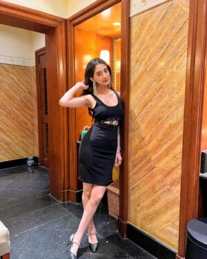 Kritika Avasthi Instagram - Year end bash with @netflix_in 🪩🕺
Outfit @hm 
Earrings @amamajewels 
Heels @zara 
Party partner since 2012 -@kritikathreen 

#2023 #2024 #christmas #newyearsresolution 
#yearend #newyears #netflix #netflixandchill #jwmarriott