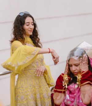 Kritika Avasthi Instagram - Behan ki shaadi ♥️
@kokilaawasthi @this_is_yellow ki haldi ceremony 💛 #kapslocked 
@this_is_yellow @kokilaawasthi @shantanu513 @ambikaavasthi
