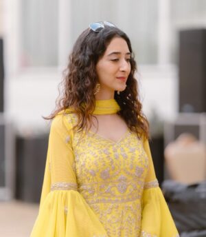Kritika Avasthi Instagram - Behan ki shaadi ♥️
@kokilaawasthi @this_is_yellow ki haldi ceremony 💛 #kapslocked 
@this_is_yellow @kokilaawasthi @shantanu513 @ambikaavasthi
