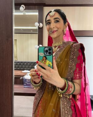 Kritika Avasthi Instagram - Choose a favourite 🙃. 
Gulabo or dhoop seklo or bridie or festivities 
Me in ethnic ?

#fashion #ethnic #indian #bride #saree #sareelove #sareefashion #designer