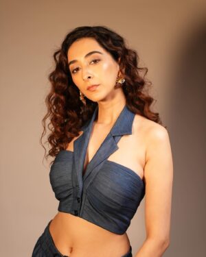 Kritika Avasthi Instagram - Waiting for interesting comments on the choice of song 😉🤓
📸 @that.nikhill 
Styled by @gunusahni 
Mua @manjarismakeupartist 
@tgbtroop @dotmediabase @dotstudiosmumbai 

#shoot #photo #photography #photoshoot #fashion #fashionstyle #mua