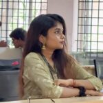 Kriti vamshini Instagram - When he comes to see her❤️‍🔥 Vc: @__.costa.pvt.__ 🤏🏻 #instagood #instadaily #instamood #instalike #insta #moonubgm #moonu #dhanush #shruthihassan #tamil