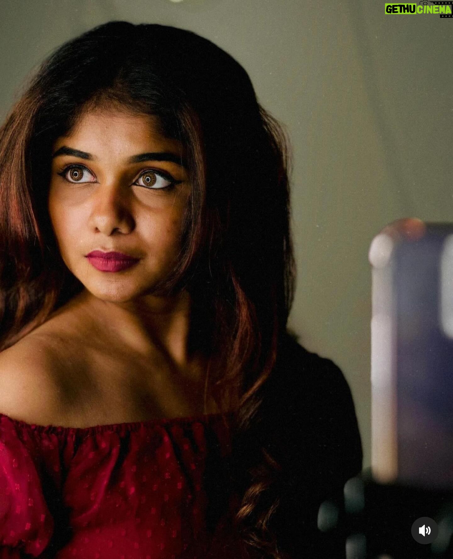 Kriti vamshini - 2.7K Likes - Duraiamma🦋
Self portraits!
#instagood #instagram #instamood #instadaily #instalike #instagram