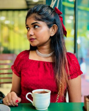 Kriti vamshini Instagram - Hot chocolate?🦋 ❤️‍🔥

Pc: @s__deepakraj 🦠
Bow: @scrunch.ies__ 

#instagood #instagram #instadaily #ootd #redflag