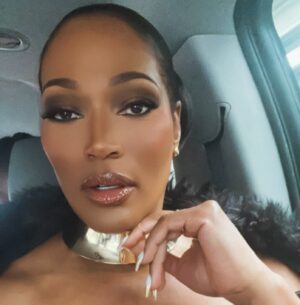 Kron Moore Instagram - Wake up. Make up. Show up. 💋💜 

Hair: @kimberlythecreatork 
MUA: @rachelreid.beauty 

#kronmoore
