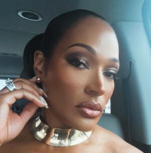 Kron Moore Instagram - Wake up. Make up. Show up. 💋💜 

Hair: @kimberlythecreatork 
MUA: @rachelreid.beauty 

#kronmoore
