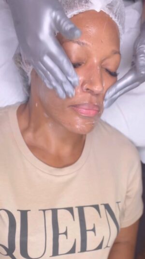 Kron Moore Instagram - When in London…🇬🇧

#kronmoore #selfcare #facial #london #vacation