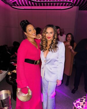 Kron Moore Instagram - Last night’s #netflix premiere of Tyler Perry’s #meaculpa was amazing! @kellyrowland and #trevanterhodes and the entire cast delivered a story that kept us on the edges of our seats! You won’t want to miss it on 2/23/2024!
So glad to have run into fam!

Dress: @hanifaofficial 
Bag: @verano_hill 

#strongblacklead #kronmoore