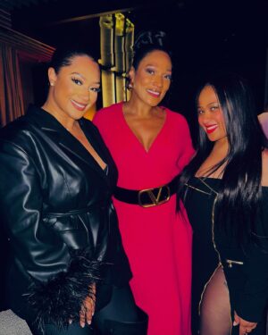 Kron Moore Instagram - Last night’s #netflix premiere of Tyler Perry’s #meaculpa was amazing! @kellyrowland and #trevanterhodes and the entire cast delivered a story that kept us on the edges of our seats! You won’t want to miss it on 2/23/2024!
So glad to have run into fam!

Dress: @hanifaofficial 
Bag: @verano_hill 

#strongblacklead #kronmoore