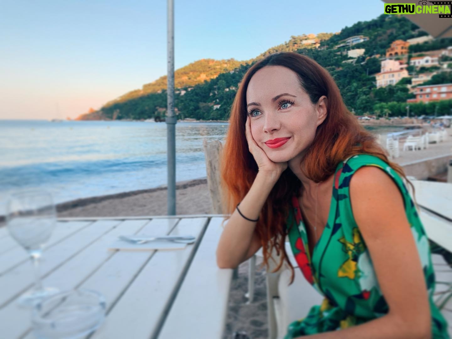 Ksenia Solo - 8.8K Likes - Once upon a time a girl sat by the beach and looked at stuff.