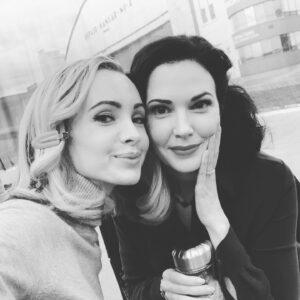 Ksenia Solo Instagram - Strange and scary times like these make you really appreciate the love & support around you. In honor of tonights season finale of @historybluebook here is the beautiful @laura_mennell and I on set. I am so grateful for you Lady, you are like sunshine and I’m so lucky to share this experience with someone as wonderful as you. Hope you guys enjoy the exciting last episode and I hope everyone is staying as safe and sound and healthy as possible. My warmest wishes... 🛸🛸🛸🛸🛸🛸🛸 #projectbluebook #bts