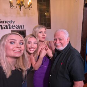 Ksenia Valenti Instagram - Such a fun #Comrades show last night!! ⭐️ Many thanks to everyone who attended (even if not pictured) @afigster @jchamp72 @lauratermancomedy @stevenzurita @theejaimemonroy @scottgallopo 🎤😃🙏
@joedalojoedalo for hosting 🎤 and @big_ash_t for being the best bear 🐻 So proud of my kitty @iamksenia for absolutely destroying the room!! 👏💃🏿🎶🎤🤣 

#irinavoronina #ksenia #standupcomedy #womenincomedy #thecomedychateau #thecomrades