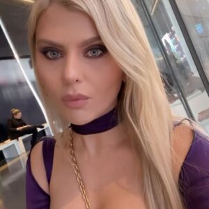 Ksenia Valenti Instagram - Lots of fun at the #BBWomenInMusic awards show 💜💙 beautified by beauty @lovina_makeup 🤍