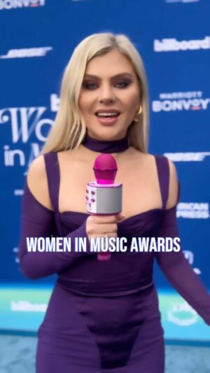 Ksenia Valenti Instagram - Bringing you the freshest reports 😜 @billboard #womeninmusicawards2024 
#BBwomeninmusic2024 #comedy 
Beautified by beauty @lovina_makeup 💜

#bbwomeninmusic
