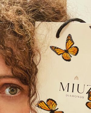 Kseniya Rappoport Instagram - Это пост о нескольких выдающихся женщинах. Вернее, о нескольких сотнях сильных и прекрасных женщин, обладающих огромным терпением и умением любить. О женщинах, чья жизнь-ежедневный подвиг. О мамах особенных детей. В данном случае, о мамах детей-бабочек! 
И о совместной акции 
@detibabochki_fund благотворительного фонда “Дети-бабочки” и сети магазинов Московского ювелирного завода MIUZ Diamonds @miuz_ru.

Покупая ювелирные украшения MIUZ Diamonds в фирменных магазинах сети с 1 июля по 30 сентября, вы помогаете не только подопечным фонда "Дети-бабочки". Вы также поддерживаете их мам, которые не сдаются и делают все, чтобы жить полной жизнью!

@miuz_ru @detibabochki_fund 
 #помогатьлегко #ювелирныеукрашения #детибабочки