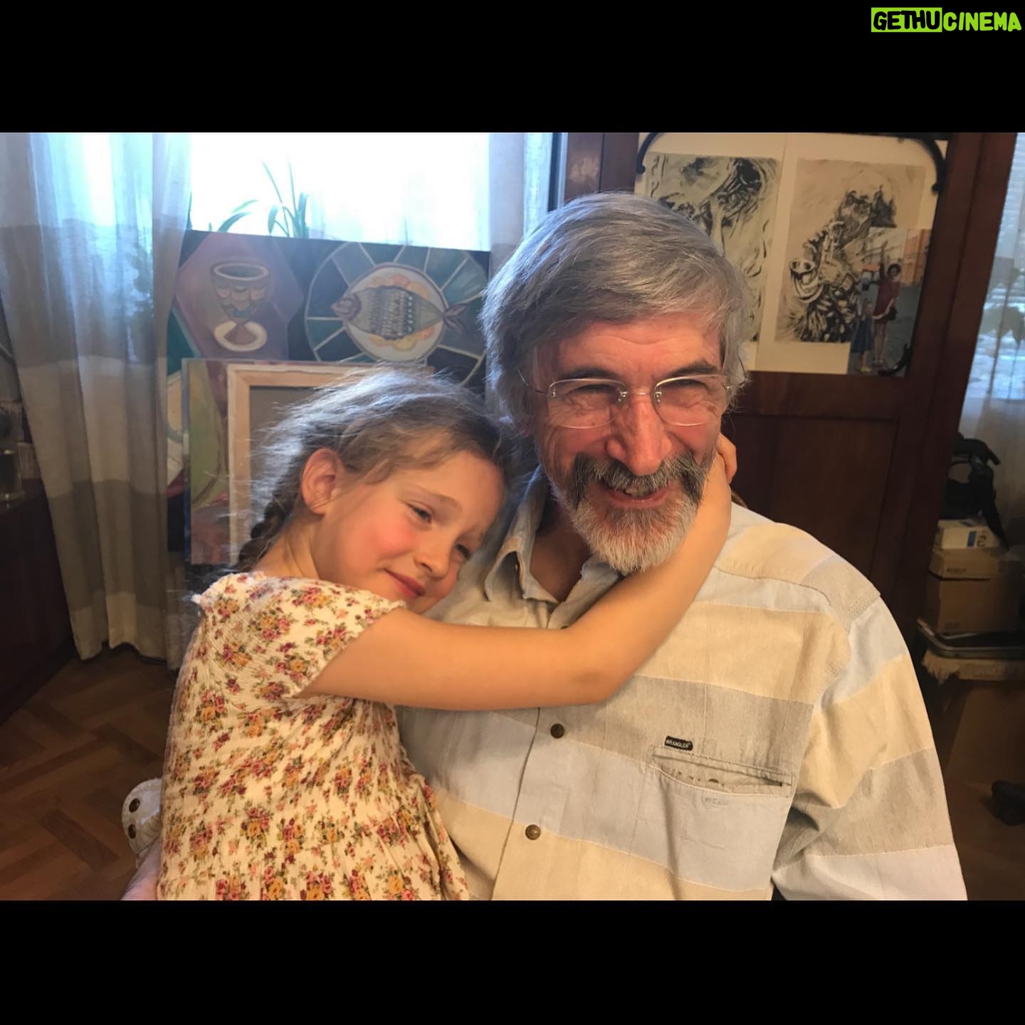Kseniya Rappoport - 14.7K Likes - Мой папа - один из самых красивых, умных и нежных людей, которые мне встречались. А может и самый😜
С днём рожденья, пап! Улыбайся чаще!