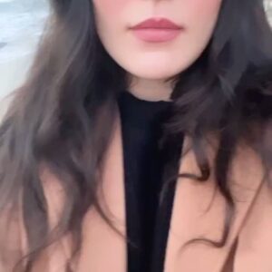 Kseniya Rudenko Instagram - Море чёрное. Я на нем. Радуюсь волнам , а они мне🫶🏻