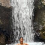 Kubbra Sait Instagram - 🎶 Let’s start with singing, “la la la laaaaa la la la la… lah lah lah!” 🎶 A little break taken into the wilderness of #IncredibleIndia This waterfall is remotely located deep into the forests and wilderness of the Gharwal region of Uttarakhand. We hiked about an hour & a bit, crossed a massive bridge in order to reach this little nest. I must admit… We were the only ripped people there… 😛 the other people were two friends who make Maggi and chai and also have now put up a rope to assist travelers to soak into the waterfall. I mean yah… (I am mixed about the maggi wala being there)… but, if not for the rope I would’ve easily chipped a tooth or something… and then… who would’ve done the iconic Liril shoot? Huh!?!?! When we got here (admittedly late) which made us take the beating of the Sun 🌞 we got maybe a teeny tiny head rush but no tan 😉 Our country is soooo beautiful and it turns out to be even more pretty when you can find a moment to get out of your own head and only look around with the eyes of your heart. ♥️ As always and forever @aquaterraadventures Thanks for suggesting this walk and immersion into crisp turquoise waters. I love you deeply and entirely. A massive shout out to Tanya and Harinder who walked the walk and then also shot real cute videos making this a trip to remember. #india #happiness #joy #love #laugh #live #adventure #waterfall #uttarakhand #gharwal #mountains Will you go searching for this jewel in the rocks?