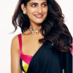 Kubbra Sait Instagram - #HAPPYHOLI ❤️🩵🩶🩷💙💚💛💛💜 Outfit-@masumimewawallaofficial Jewelry -@e3kjewelry @alasajewels Bag-@douxamourindia Styling -@who_wore_what_when Makeup-@kubbrasait Hair-@palashipramanik Photographer -@thefirstclik