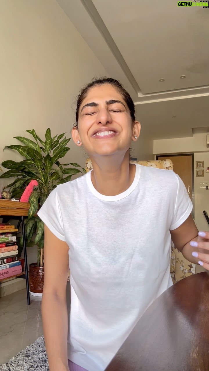 Kubbra Sait Instagram - Idiot joke for YOU π«΅π½ Itβs so cute - had to be done! Thanks @nazeef_btos (this is the most interaction our life has had since we were 10 years old!) πππ #KubbraCracksBadJokes #KubbraCracksDadJokes #Love #Laugh #Happiness #Joy #instareels #reelkarofeelkaro #Sprite #7Up #Silly #KubbraSait