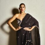 Kubbra Sait Instagram - 🪬 कर लो मोहब्बत… मैंने मना कब किया? 🪬 Confidence 2.0 🥰 Love 🐞 bug team: @kubbrasait Outfit - @svacouture Jewellery- @uncut_byaditiamin Makeup - @sofiexhmu___ Hair - @palashipramanik Styled by - @who_wore_what_when Photography - @tejaszakhmii Music @gururandhawa 😍 #Love #Happiness #Fun #Indian #India #Fashion #vocalforlocal #Sexy #Black #KubbraSait #Bollywood #Actor