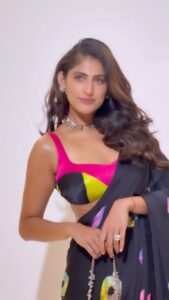 Kubbra Sait Instagram - “Saree-ously, I’m not always this pun-derful… oh wait, yes I am! 😏🌟” Make it a story and a reel and everything in between… Yummy 🤤 So see you AGAIN 🤩 #Saree #Sari #Indian #Sexy #Actor #KubbraSait #Love #Laugh #Happiness #Joy #Pink #Black #Rainbow #Laugh #Cheeky #Smile #Bollywood
