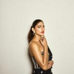 Kubbra Sait Instagram - 🪬 कर लो मोहब्बत… मैंने मना कब किया? 🪬 Confidence 2.0 🥰 Love 🐞 bug team: @kubbrasait Outfit - @svacouture Jewellery- @uncut_byaditiamin Makeup - @sofiexhmu___ Hair - @palashipramanik Styled by - @who_wore_what_when Photography - @tejaszakhmii Music @gururandhawa 😍 #Love #Happiness #Fun #Indian #India #Fashion #vocalforlocal #Sexy #Black #KubbraSait #Bollywood #Actor